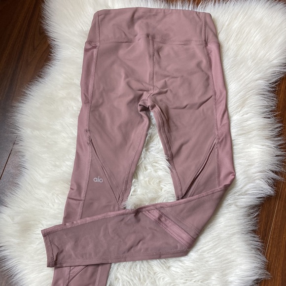 Alo Leggings - Picture 3 of 6
